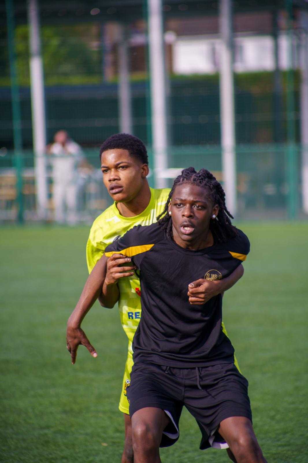 Defender marking an attacker tightly